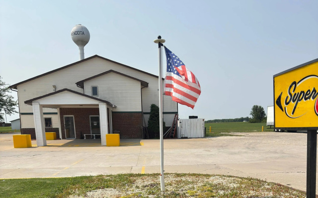 Super 8 by Wyndham Mendota I-39