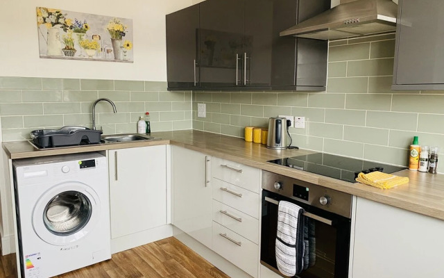 Church Road Apartment by Aldershot Short Stays