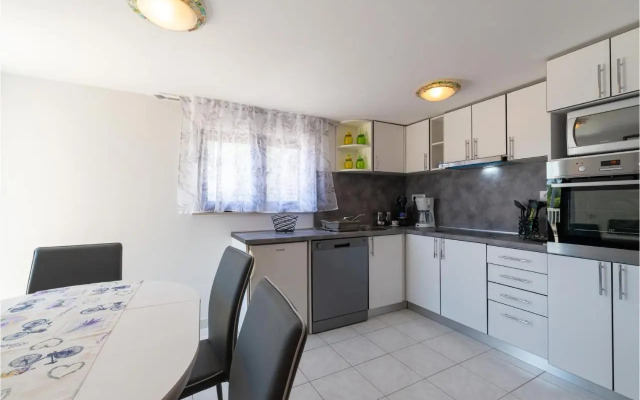 Holiday home Rtina 24