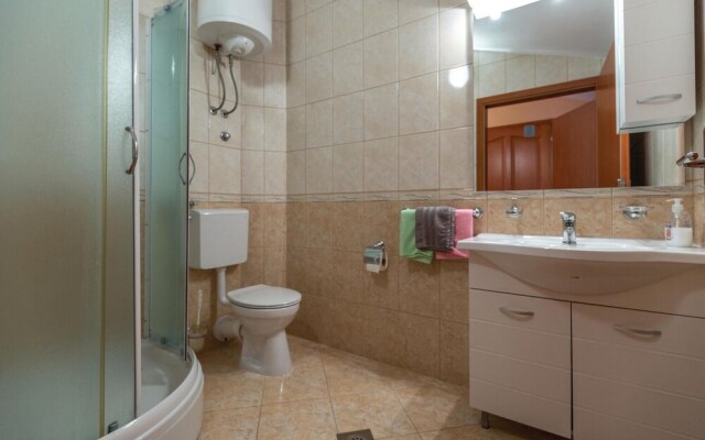 Nice Home in Makarska With Wifi and 1 Bedrooms