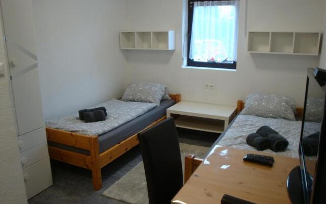 Cenet 1 Zimmer Apartment