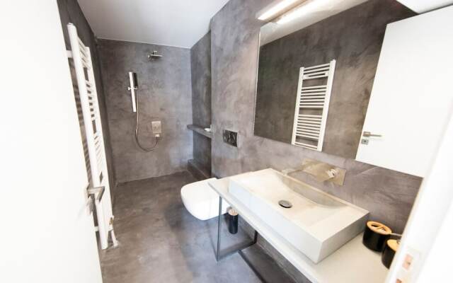 Heyden Entire Super Modern Minimal Flat