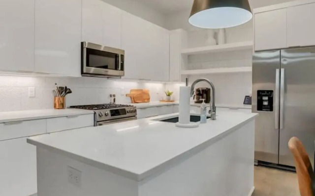 Spacious 4BR Minutes From Broadway- Sleeps 14