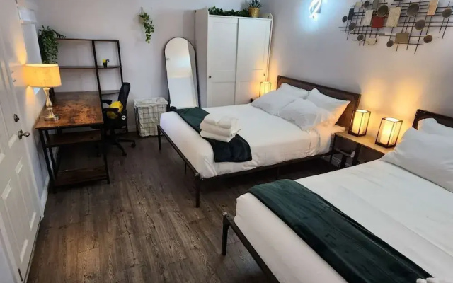 Monterey Park Retreat: Spectacular Views & Comfort