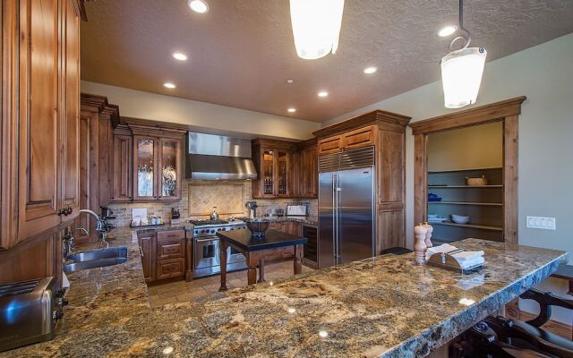 Blacktail Lodge - Five Bedroom Home