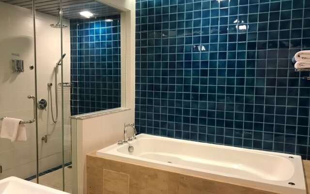 Sunset Seaview Beach Villas & Spa Suites at Nexus Karambunai