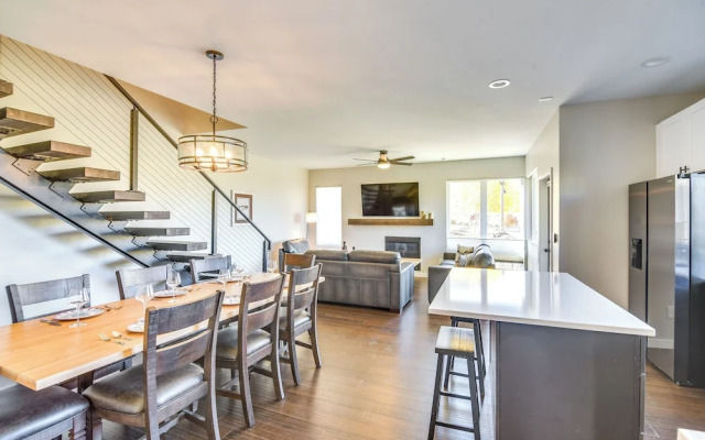 Ski-in/ski-out Granby Townhouse w/ Private Hot Tub