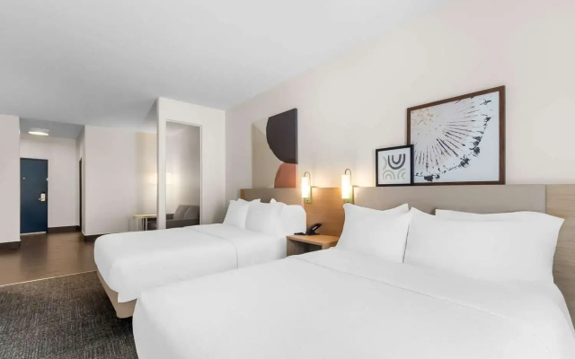 Spark by Hilton Pearland (H)