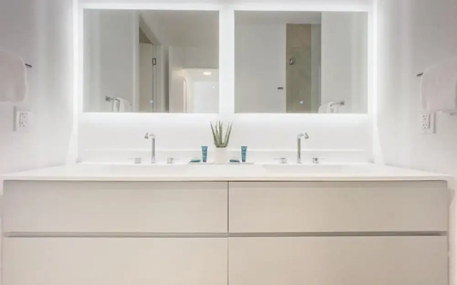 The Modernista 2 - Large Townhome With Pool