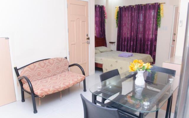 Julz Tropical Apartments