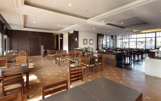 The Loft Seaside Suites