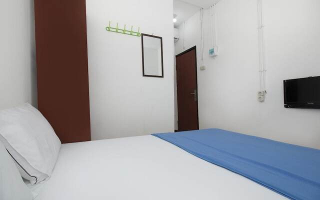 RedDoorz near Riau Junction Mall 2