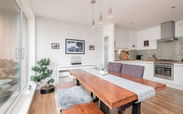 Ultra Stylish 2 Bed/2 Bath with Balcony & Parking