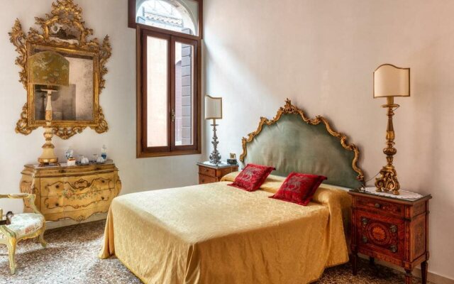 Luxury Venetian Rooms