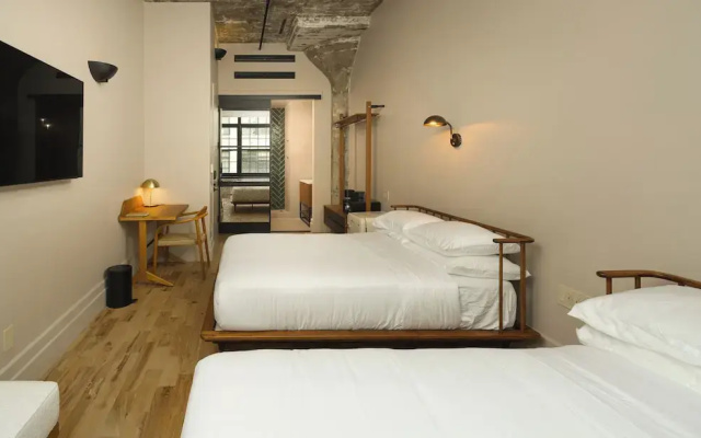 Sela V Hotel