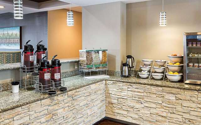 Comfort Suites near Tanger Outlet Mall