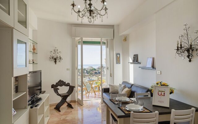 Homey Seaview Apartment