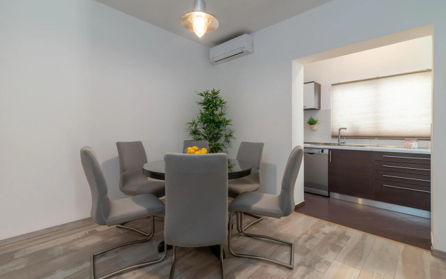 Apartment Radić-perfect location for summer activities