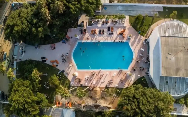 Black Amber Boutique Hotel