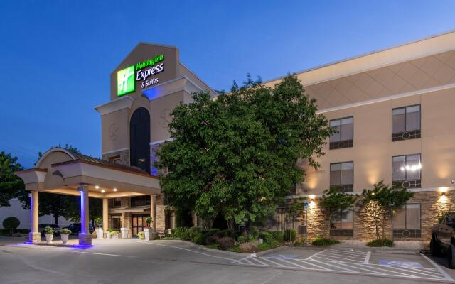 Holiday Inn Express Arlington, an IHG Hotel