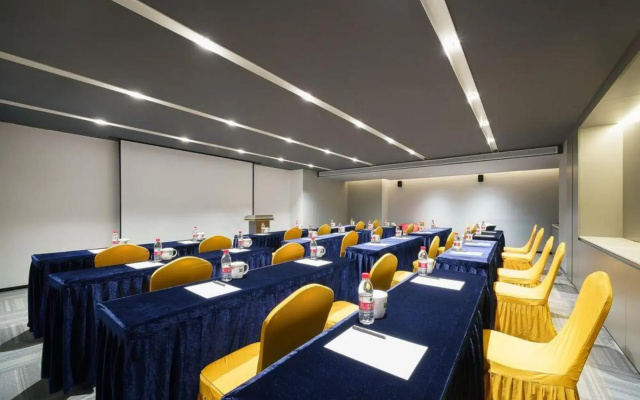 Ibis Hotel (Maoming Cultural Plaza)
