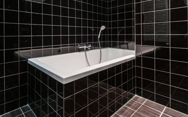 Prince Canalhouse Apartment Suites