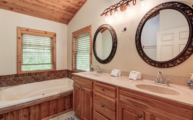 Asheville Town 3 Bedroom Cabin