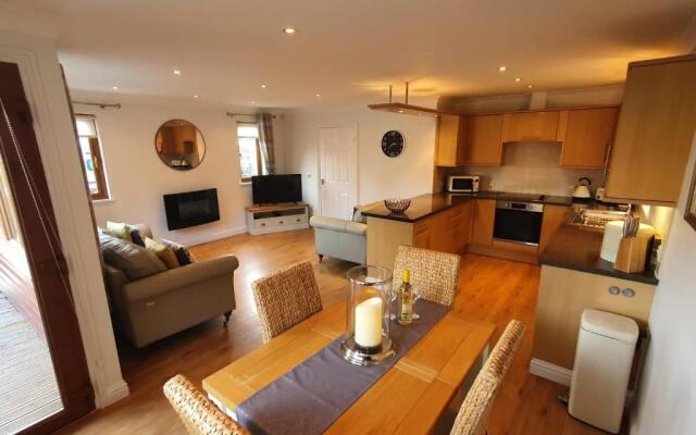 Stunning 2 Bedroom Pet Friendly Lodge