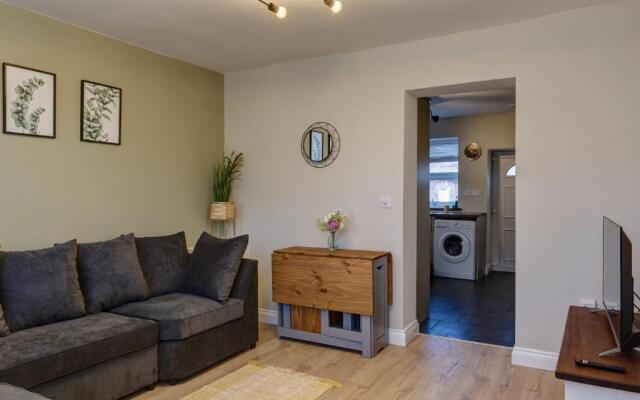Cosy 2 bed home CHESTERFIELD
