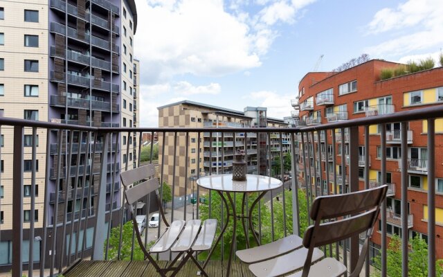 2 Bedroom Flat In Holloway With Balcony And Courtyard