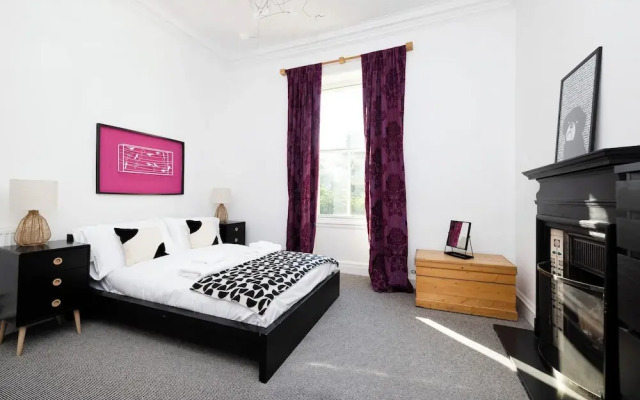 Delightful 3-bed Flat with Parking