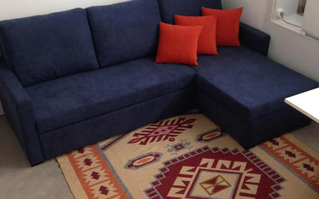 Sunday - Lovely Mezzanine with FREE PARKING