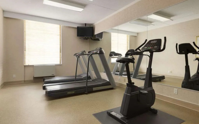 Days Inn - Ottawa West