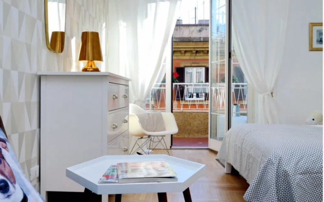 Elegant flat for 8 near Colosseum