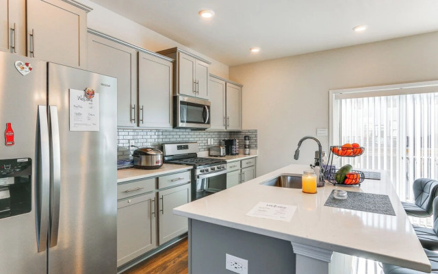 2 Mi to Dtwn Frederick: Updated Townhome