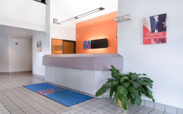 Motel 6 Dallas, TX - Northeast