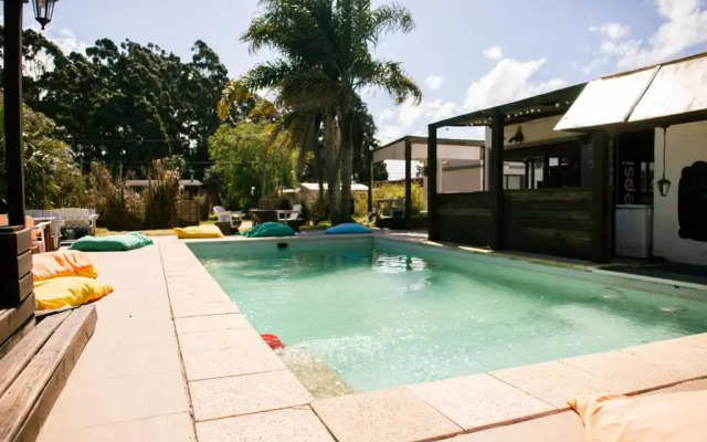 La Quinta Hostel & Suites