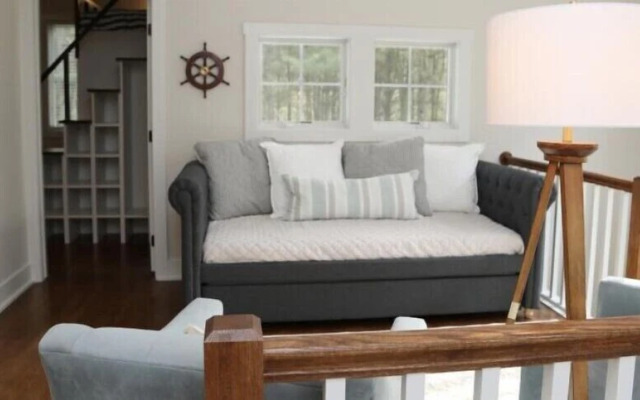 Lake Trail Treehouse