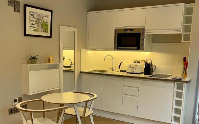 Studio Acorn private parking and garden