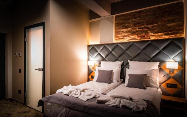 Mustang Boutique Rooms SELF CHECK IN