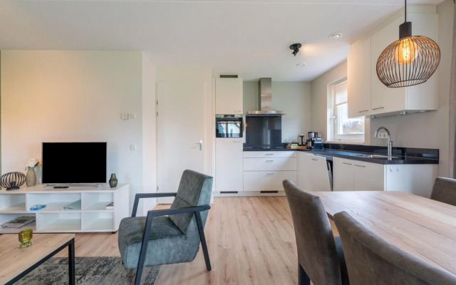 Cozy Retreat With Parking and Charging