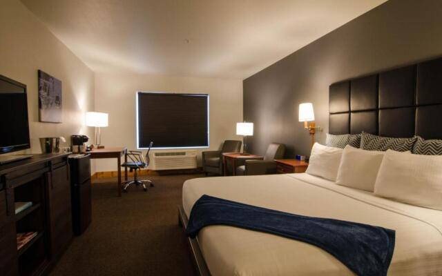 Wood River Inn & Suites