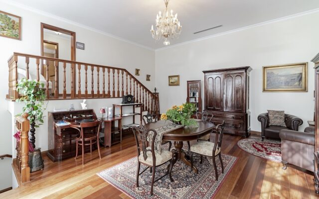 Theo's House