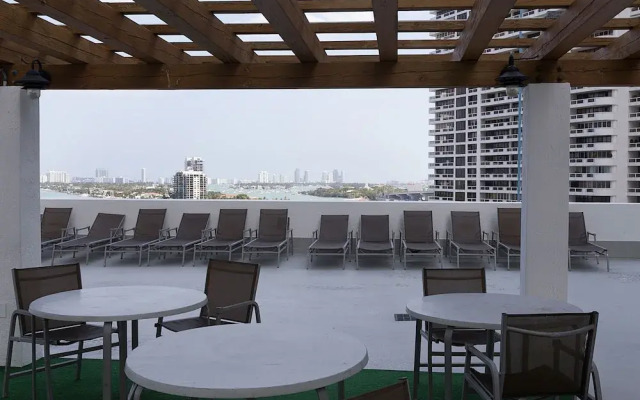 Opera Tower By Suarez Vacation Rentals