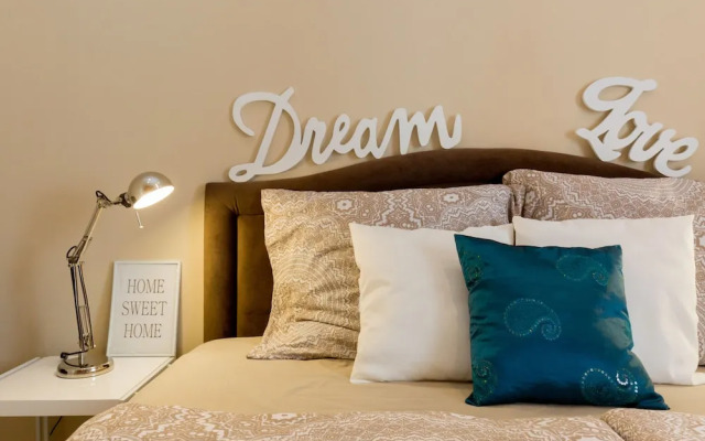 Luxurious 2 bedrooms apartment downtown