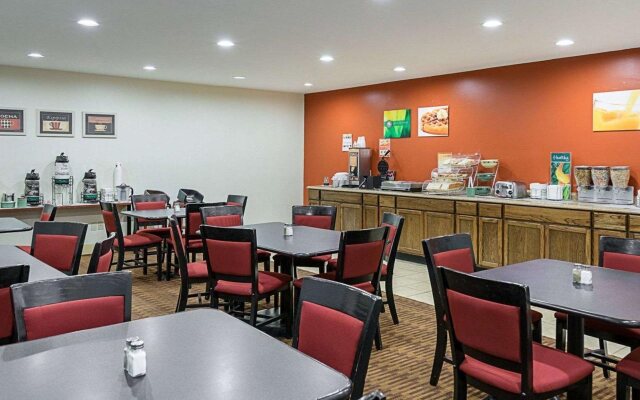 Quality Inn & Suites Skyways