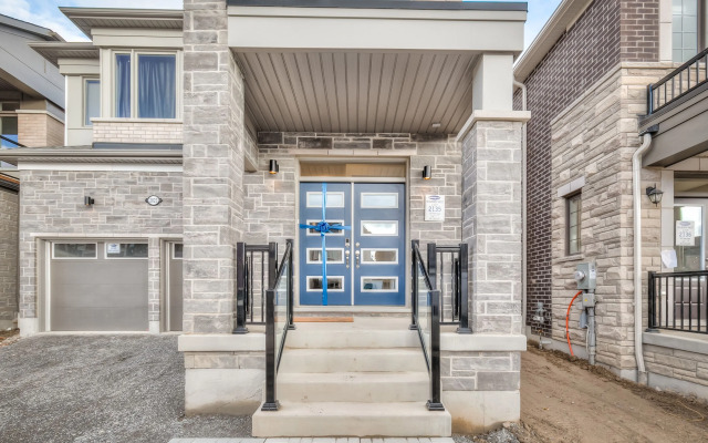 Waterfront Avenue Suites