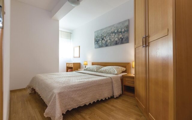 Awesome Home in Makarska With Wifi and 1 Bedrooms