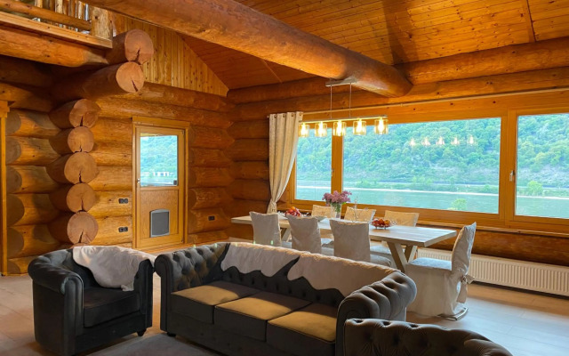 Traumhaftes Blockhaus am Rhein