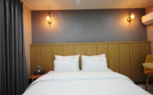 Bronze Hotel